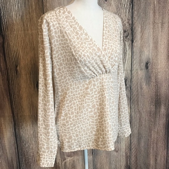 ANN TAYLOR SMALL CREAM & BEIGE BLOUSE - Picture 3 of 8